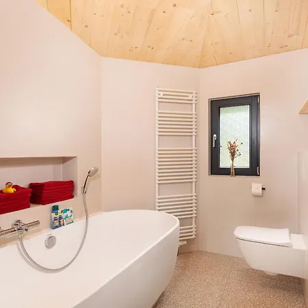 Traumhaus Direkt Am Mit Dachterrasse, Kamin Und Badewanne بيت للعطل